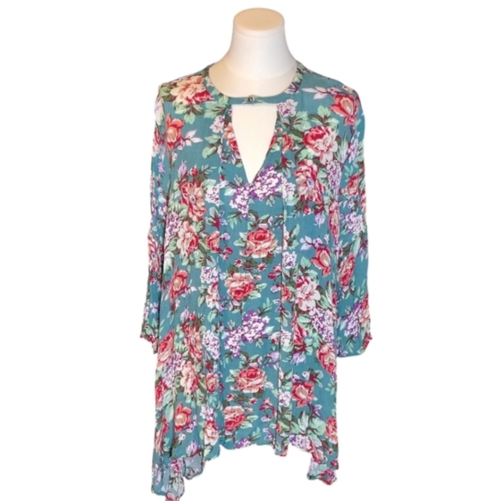 Umgee Lightweight Blue Pink Purple Floral Keyhole Bell Sleeve Blouse Size Medium